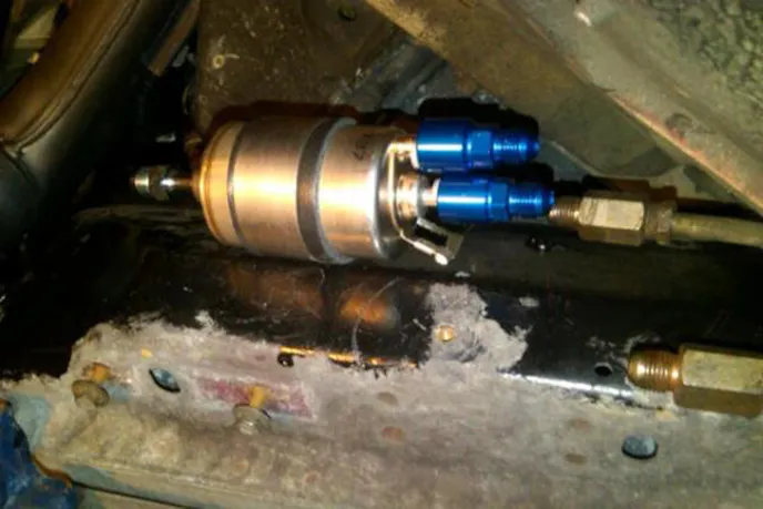 Rafael used a C5 fuel filter with integrated regulator.