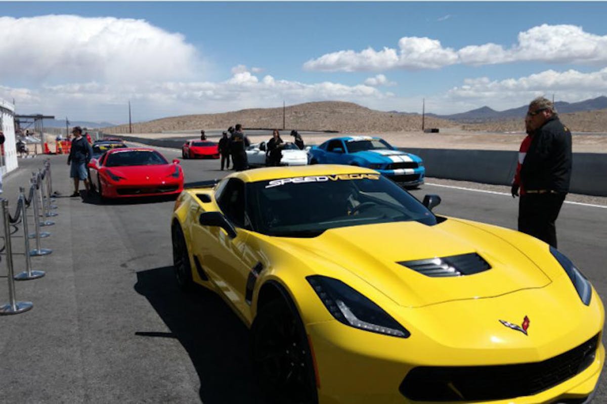 SPEEDVEGAS-Supercar-Lineup-in-Pit