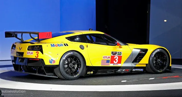 2014-corvette-c7r-breaks-cover-in-detroit-promises-more-track-success-live-photos_4
