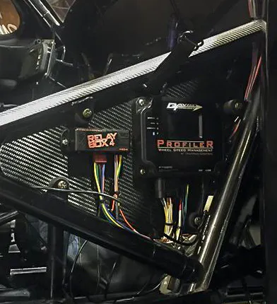 The Relay 4 eliminates the need for a complex wiring structure, and makes for a clean installation in any car.