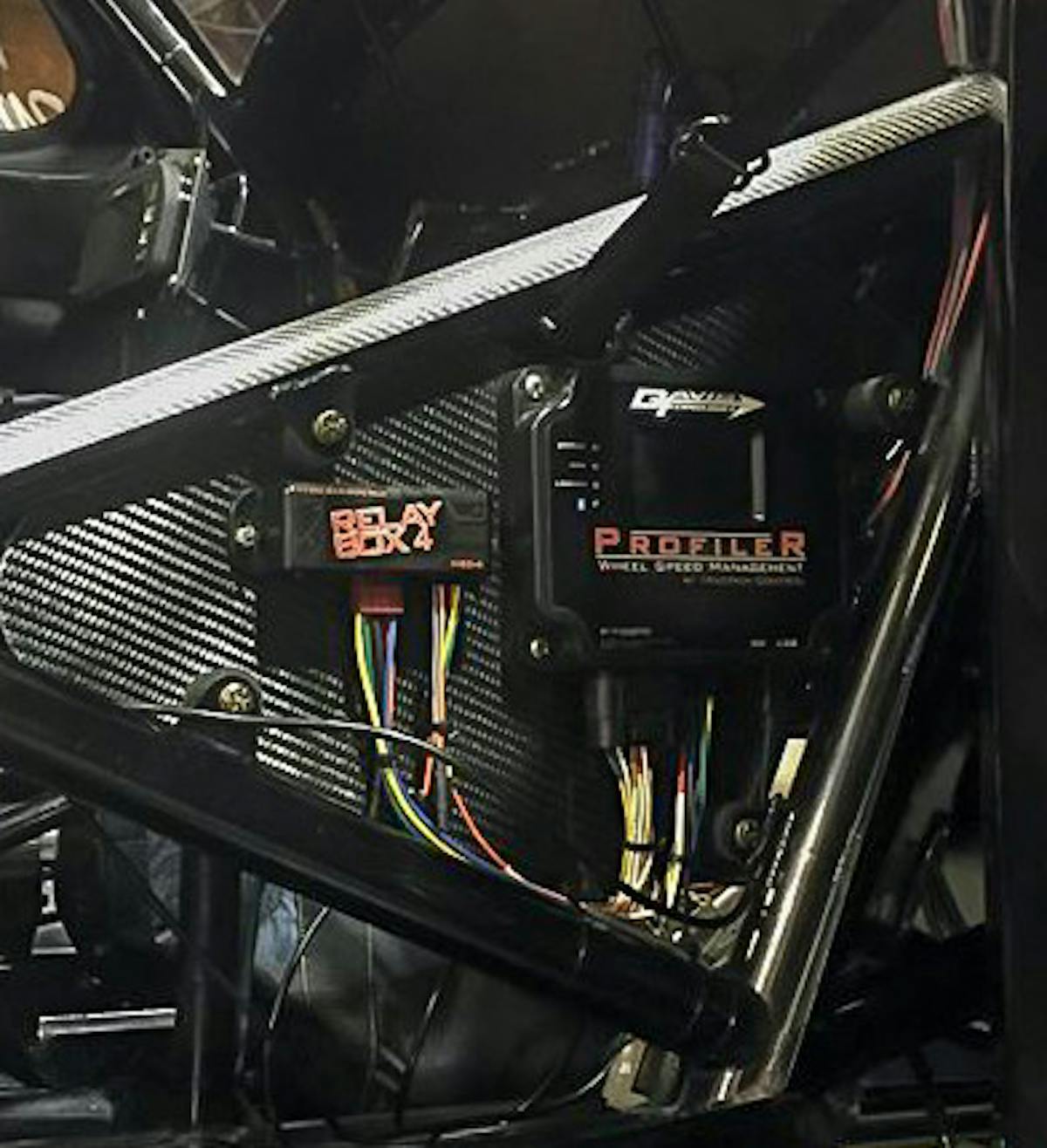 The Relay 4 eliminates the need for a complex wiring structure, and makes for a clean installation in any car.