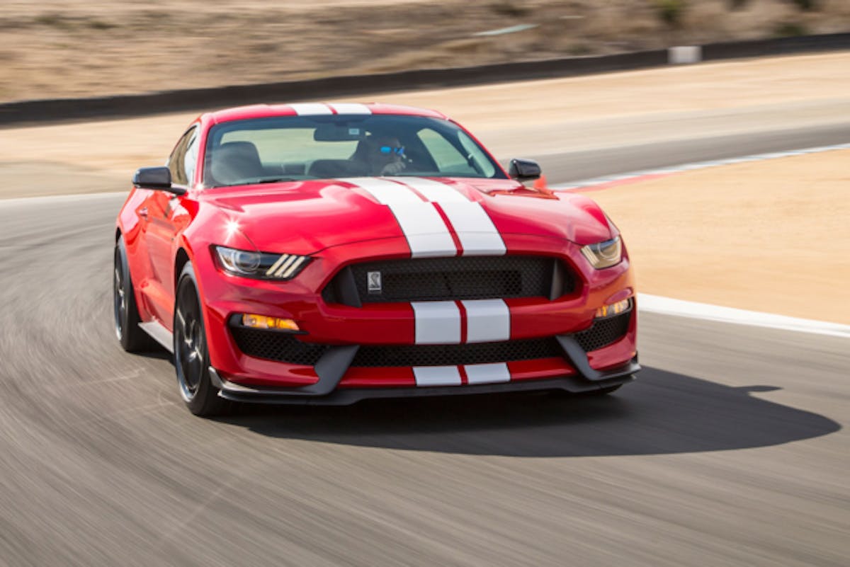 2016-Ford-Shelby-GT350-Mustang-in-red-front-motion-view1