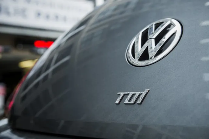 2015-Volkswagen-Beetle-TDI-133-626x382