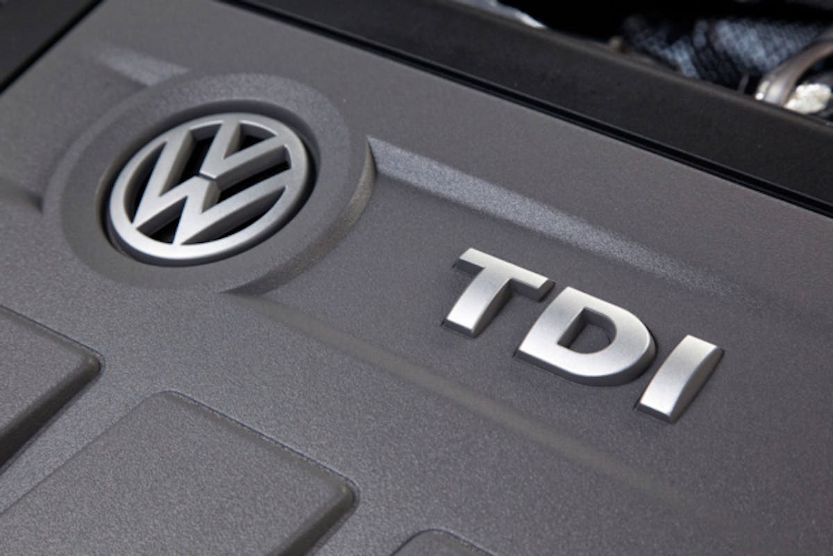 2013-Volkswagen-Passat-TDI-engine24 (1)