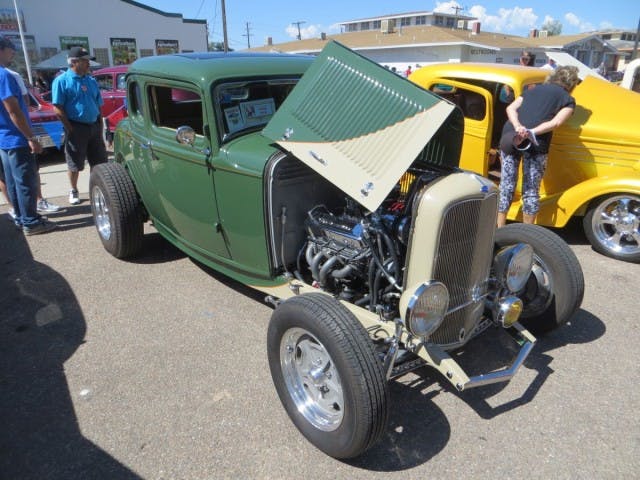 Classic Intrument's Pro's Pick- Lane Pinnow of Cascade, Colorado, Green ‘32 Ford 5 window.