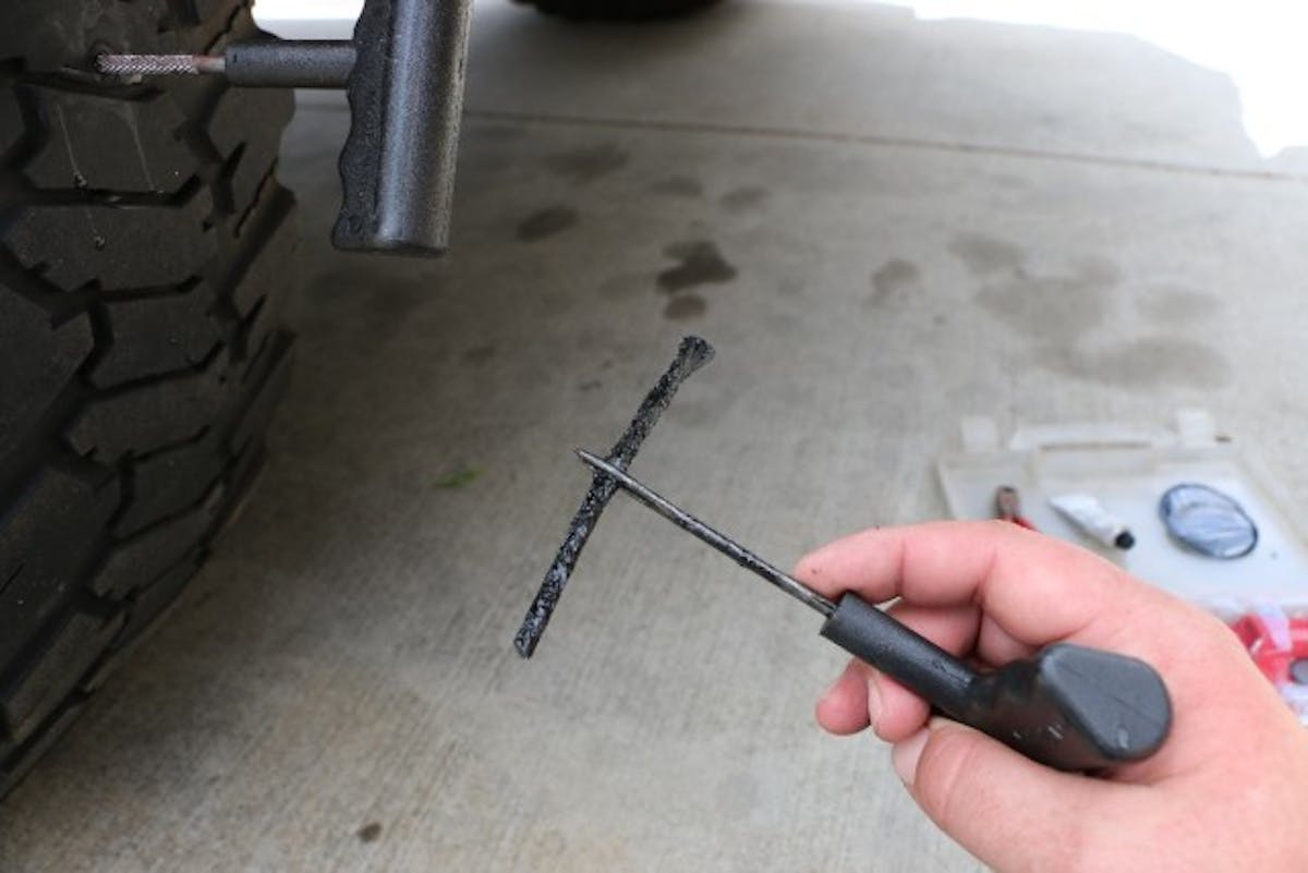 006-Preparation-Tire-Plug