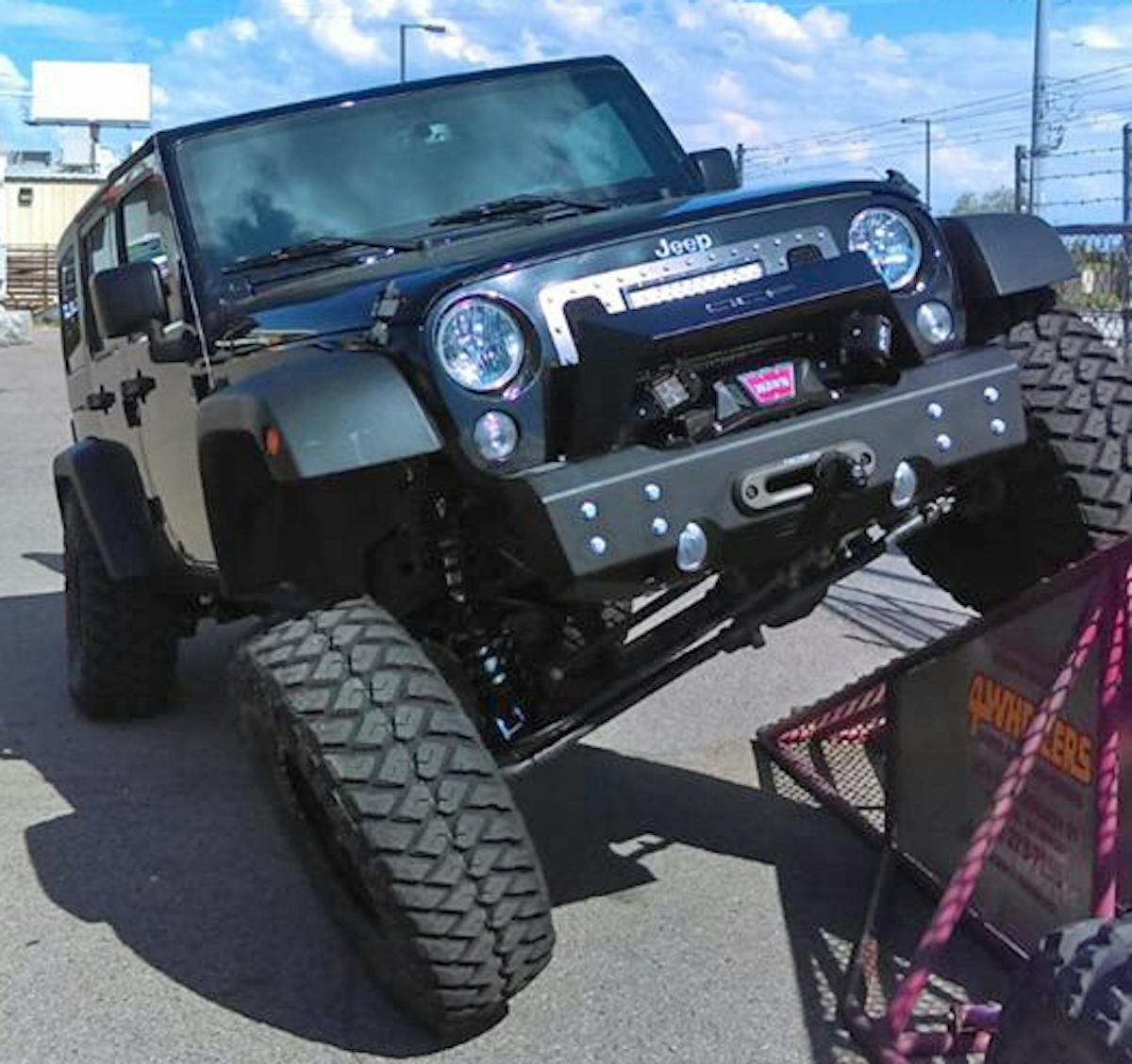 14141871_560904317433741_285320725897085938_n