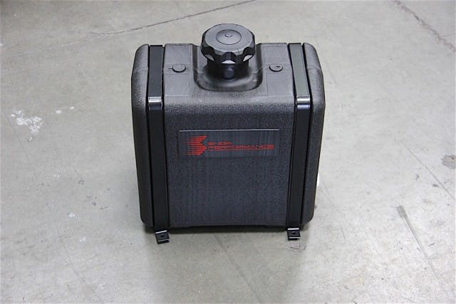 This is the optional seven-gallon reservoir that can be ordered for the kit. Snow Performance also offers a 10-gallon reservoir for even more water-methanol storage.