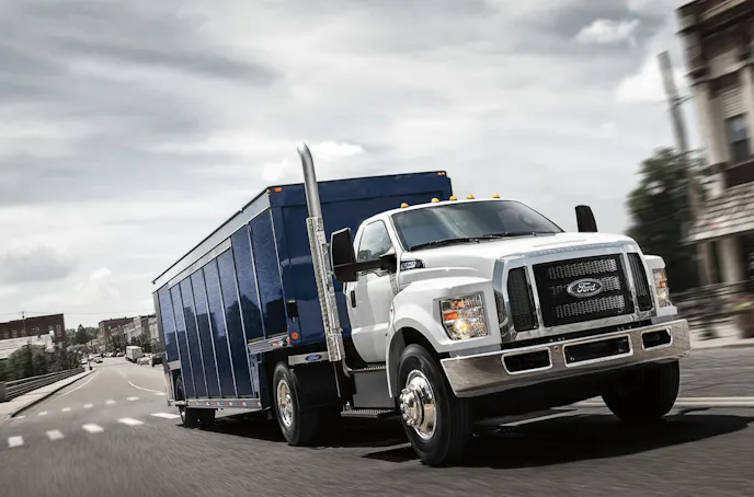 2017_F_650_750_34FrntPassBvrgTrck_mj