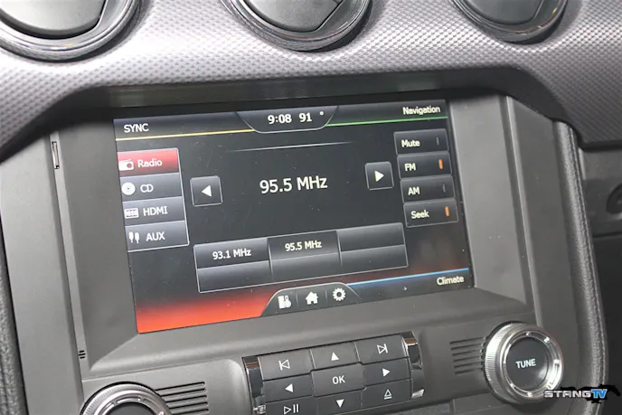 The much larger eight-inch touch screen available on the Raxiom unit delivers a clean and crisp 800 x 400 high resolution display.