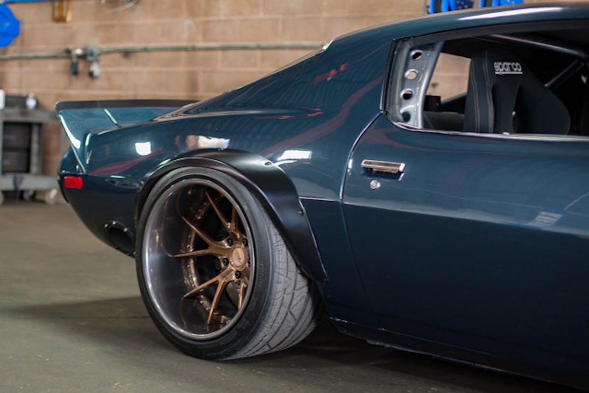 cyrious-garage-world-war-z-camaro-6