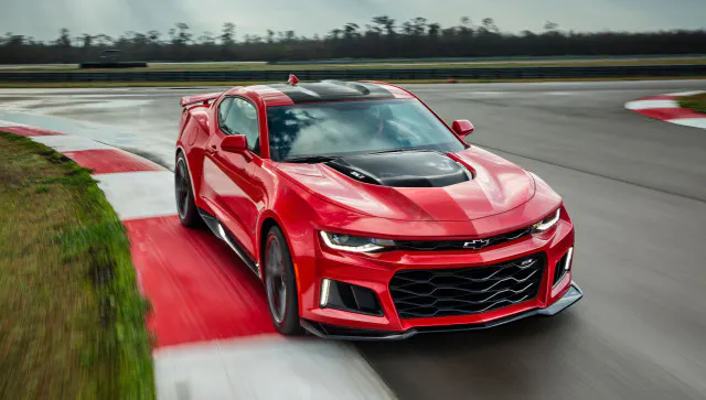 2017-Chevrolet-Camaro-ZL1-front-three-quarter-in-motion b