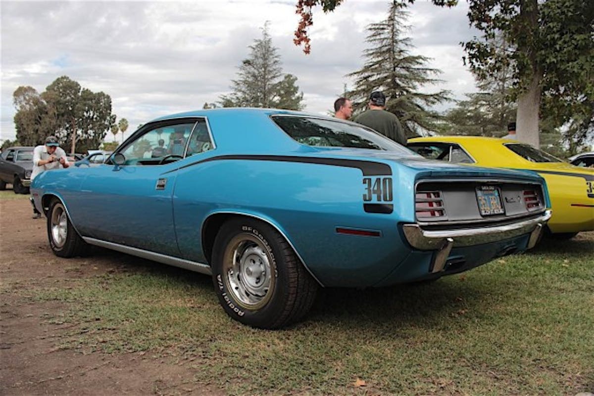 Love the Hockey-Stick stripe.