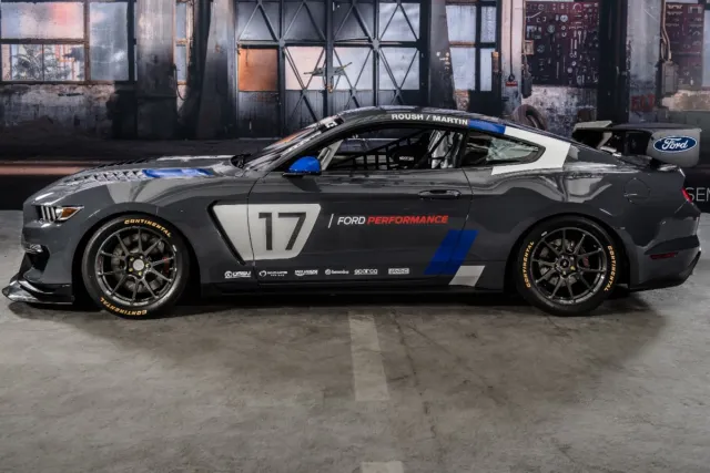 The new Ford Performance Mustang GT4 features numerous aerodynamic improvements, including a rear wing, aggressive splitter, additional hood venting and new rear diffuser, which all contribute to increased downforce.