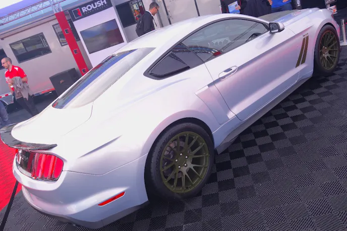 As you would expect, the latest P-51 Mustang is also equipped with Roush’s Active Exhaust, which allows users to adjust exhaust sound with a knob or a smartphone app.