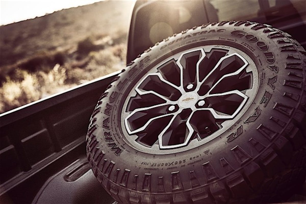 The ZR2 can be ordered with the optional in-bed spare tire carrier it was seen sporting at the LAIAS. This gives it that extra off-road touch that looks radical and authentic.