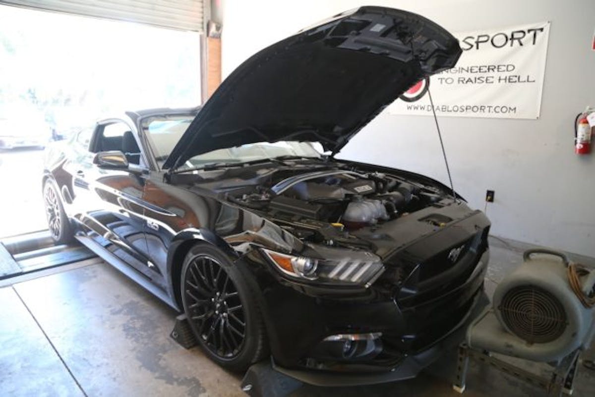 To see how the JLT installs and performs on the latest Mustangs, we turned to Coastal Chassis Dyno customer’s new 2017 Mustang GT. Stock save for a few suspension bolt-ons, the car put down some solid numbers on a moderate fall day in Tampa, Florida.