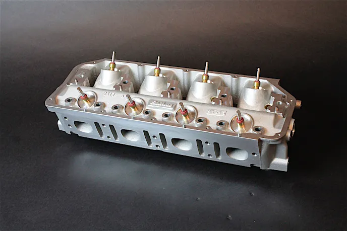 EdelbrockHemiHeads-002