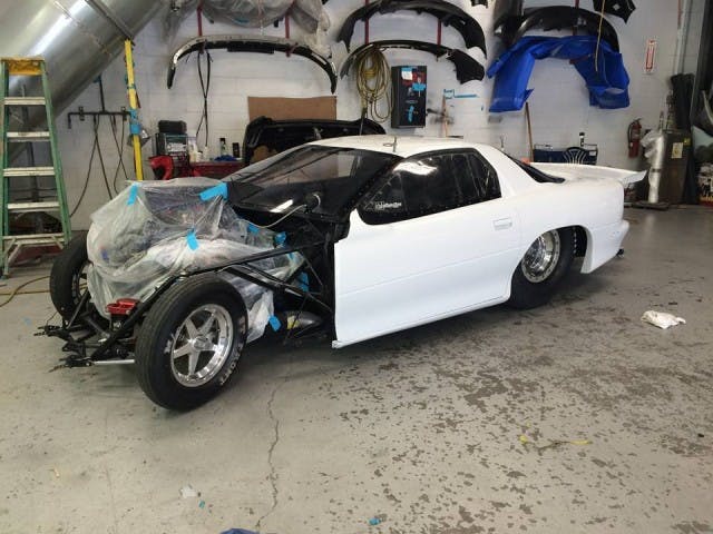 Featuring a slick new white paint scheme, Petey SmallBlock and the .Net Boyz loaded up for the 405.