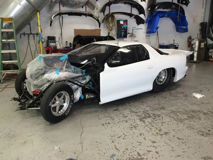 Featuring a slick new white paint scheme, Petey SmallBlock and the .Net Boyz loaded up for the 405.