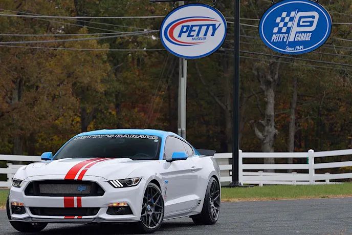 Images courtesy of Mecum Auctions.