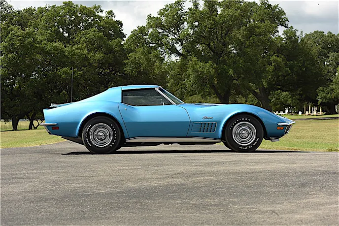 Blue Corvette LT1 Coupe5