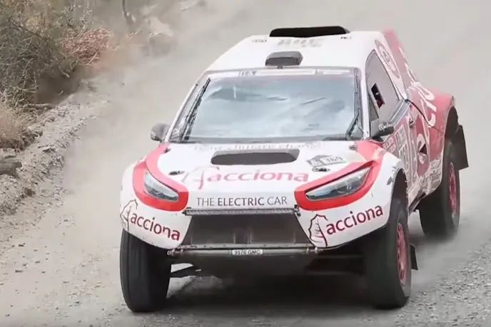 The Eco Powered Acciona is the first electric vehicle to finish the Dakar in its entirety. 