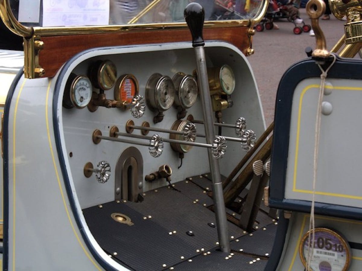 Stanley Steamer 1909 Model 'R' 20hp Roadster - not a trivial machine to learn to drive!