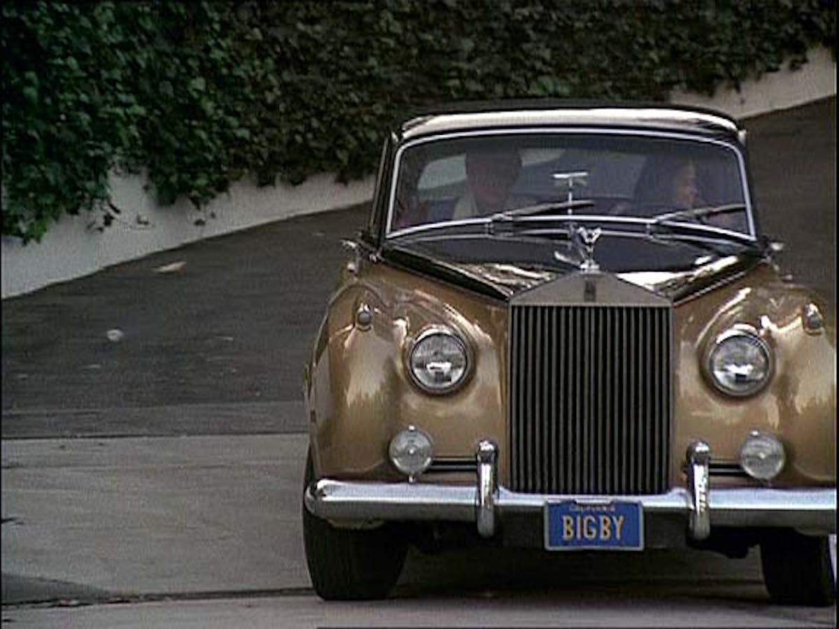 The protagonists' stolen 1959 Rolls-Royce Silver Cloud I Standard Saloon.