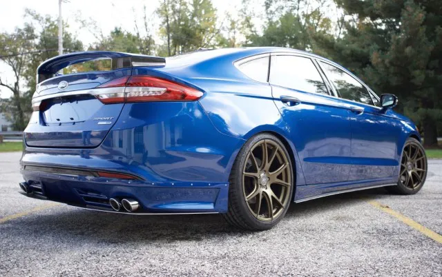 In back this Fusion sport is fitted with an Extreme Dimensions rear fascia and a Magnaflow cat-back exhaust.