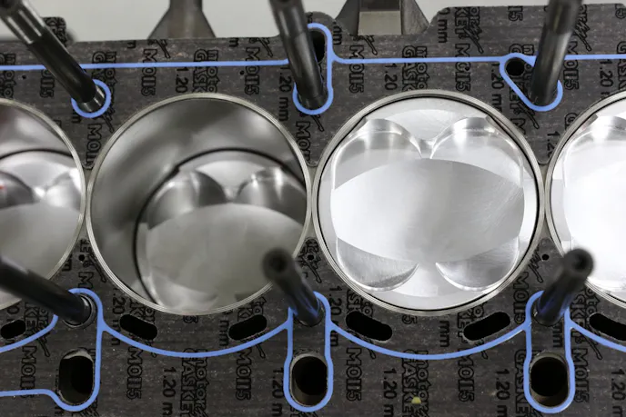 ARP 2000 head studs and JE's Pro Seal head gasket assures that the combustion stays in the cylinder where they belong.