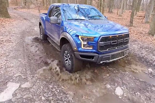 2017_Ford_F-150_Raptor_3GR