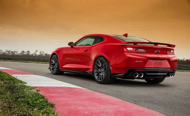 2017-Chevrolet-Camaro-ZL1-103-626x382