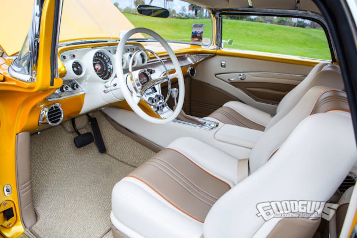 Showmad-05-2-2-interior