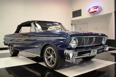 A 331-cube, 435-horsepower stroker backed by a Toploader four-speed motivates his Falcon.