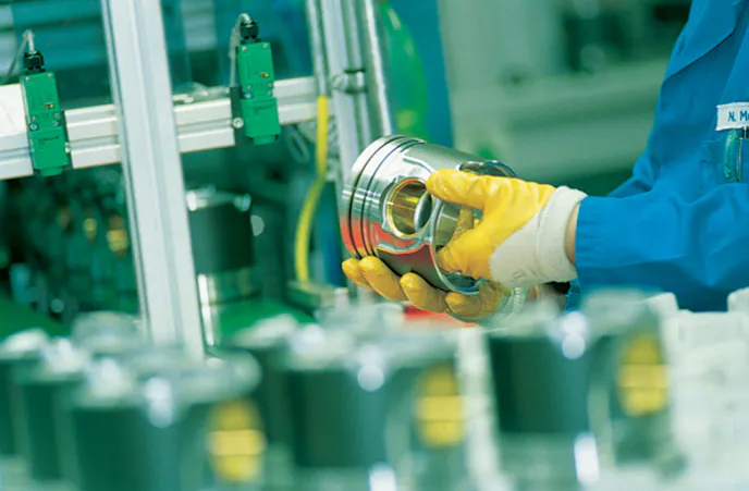 MAHLE_qualitycontrol_Rottweil_rgb_150dpi