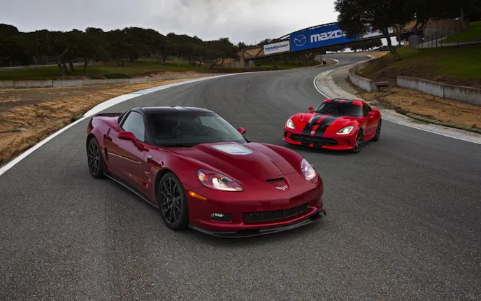 2013-Chevrolet-Corvette-ZR1-2013-SRT-Viper-GTS-front-parked