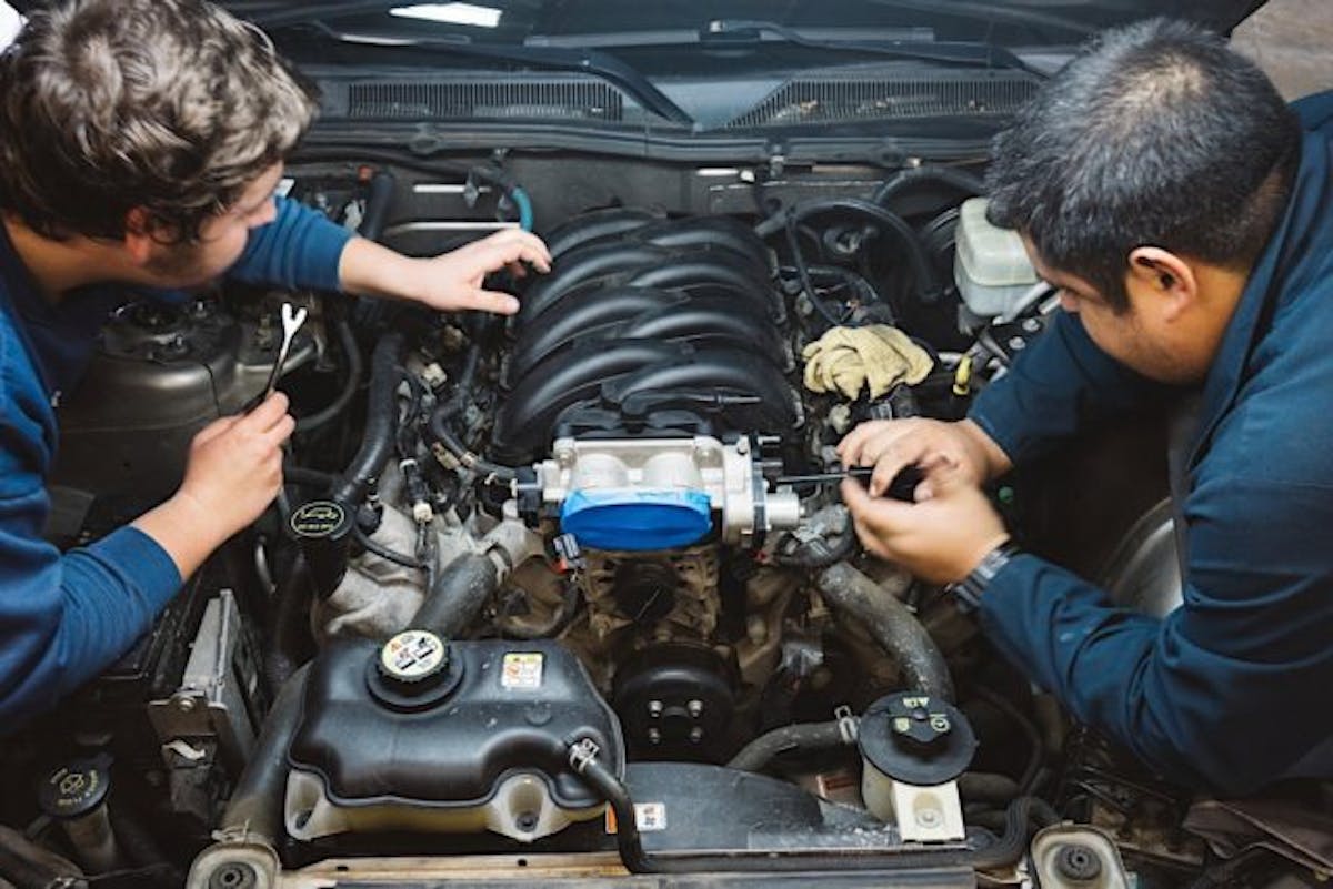 The installation began at Vortech by disconnecting the battery, followed by removing the factory air intake assembly and the EFI components, like the injectors and rails.