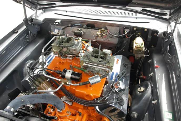 Strong-Arming-HEMI-engine