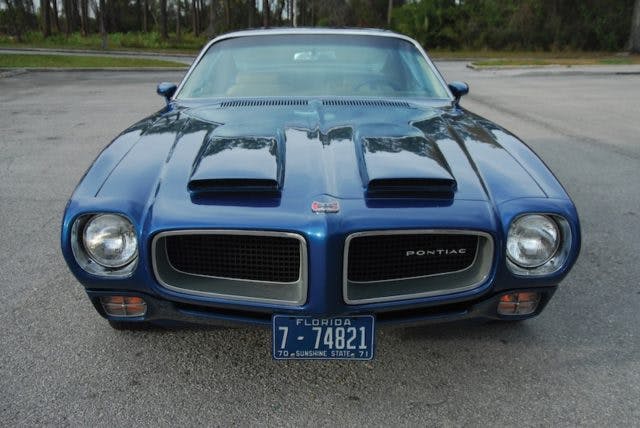 1970-Pontiac-Firebird-Formula-400-Front-and-Hood