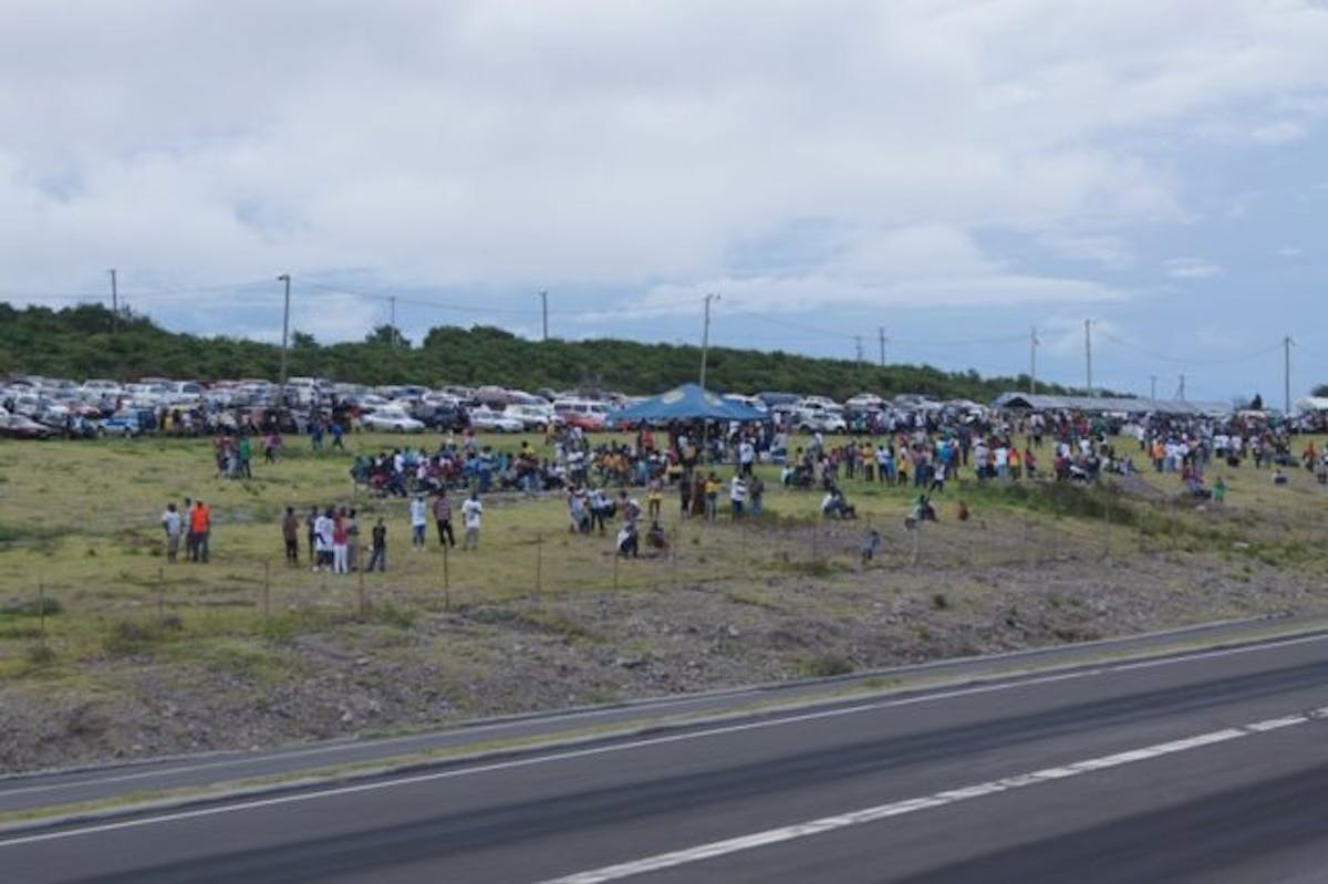 320671_263899156977170_1634343138_n