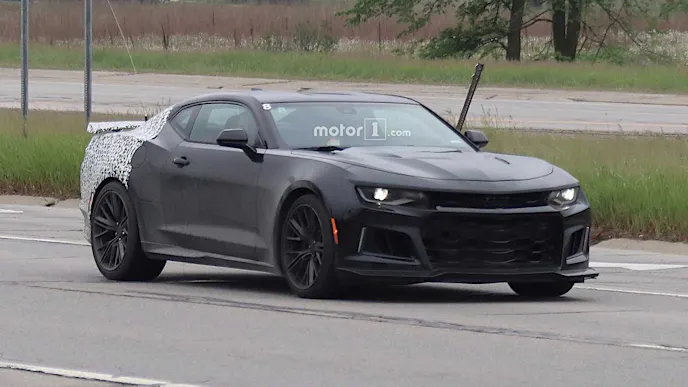 2019-chevy-camaro-lineup-spied (2)