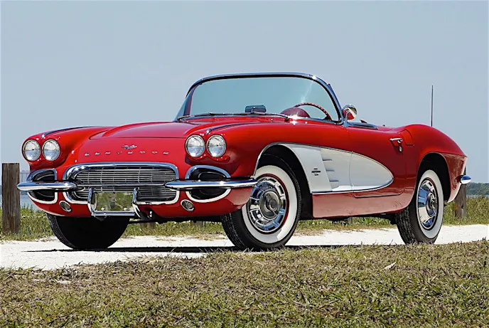 Lot 731 1961 red and white Corvette1