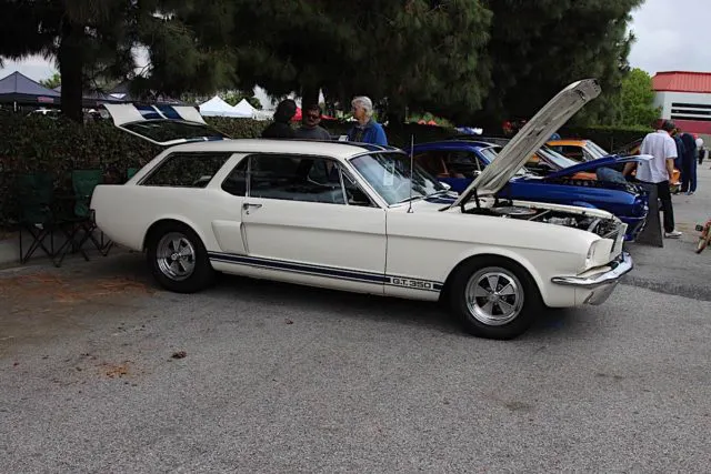 EdelbrockMustangWagon-03