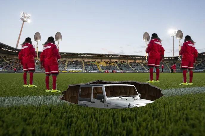 In one scenario, the Jeep, which is air-dropped into the arena, is frustratingly dropped right into a hole the men had dug before its arrival.