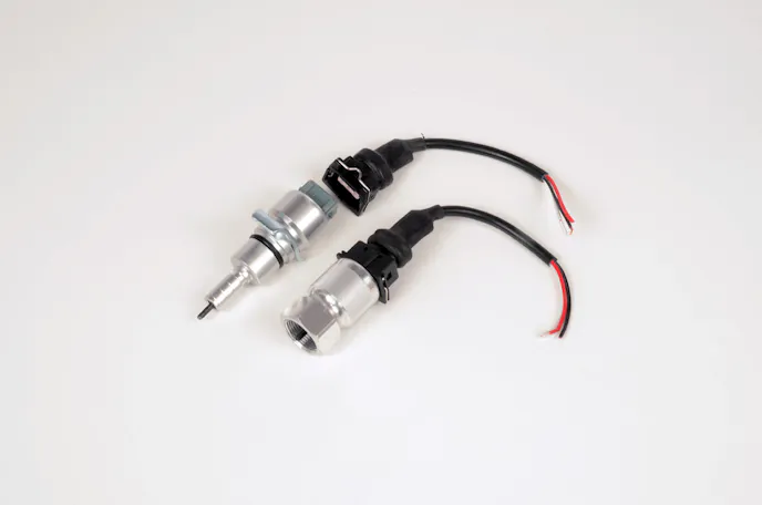 When an electronic speedometer is used, a pulse generator is suppoed, and makes the connection simple.