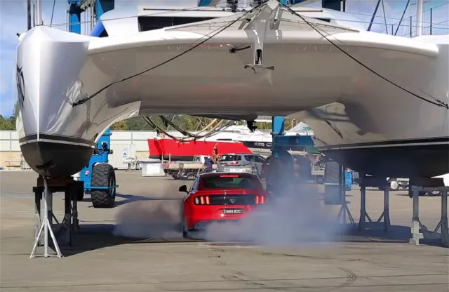 A bet between Russell Ingall and Tony Longhurst resulted in a battle of David and Goliath, where Russell attempted to haul Tony’s catamaran out of the water.