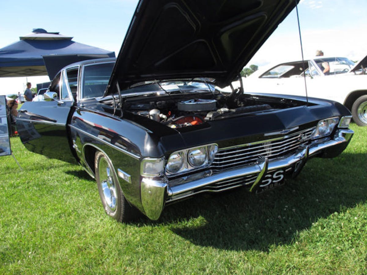 Talk about smooth. John Stiles' '68 IMpala was representing the National Impala club proudly. Something doesn't look quite stock with the air cleaner though...