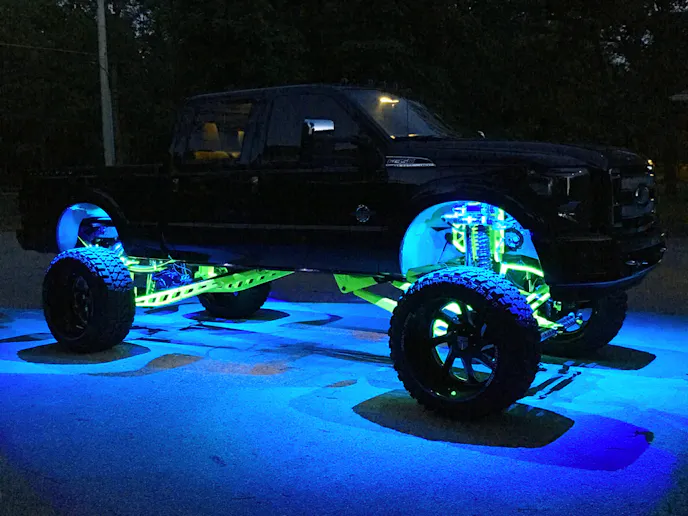 Rigid Rock Lights cast a blue glow to draw attention to the undercarriage of Kevin's F-350.