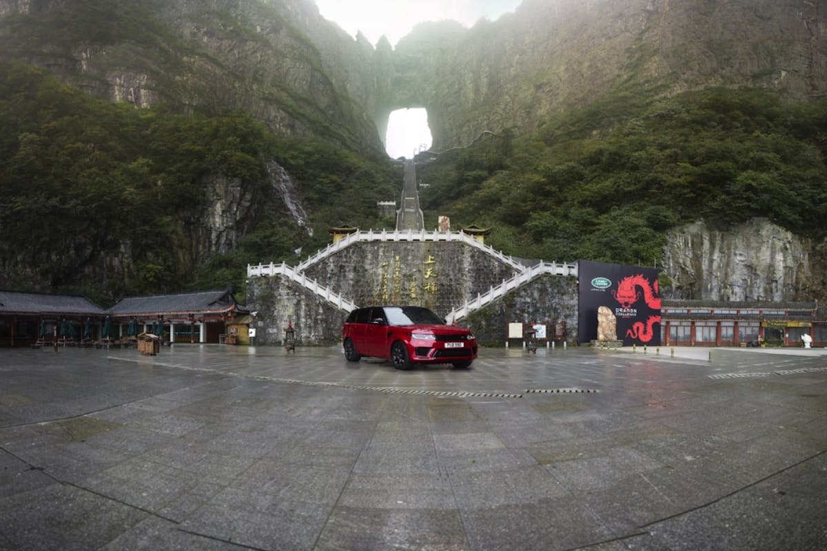 offroadxtreme.com Range Rover PHEV Climbs to Heaven's Gate